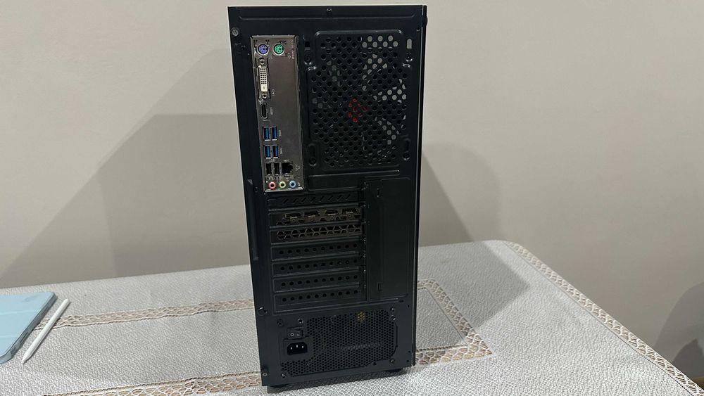 Komputer do gier Ryzen 3 1200/8GB DDR4/250GB SSD/RX 560