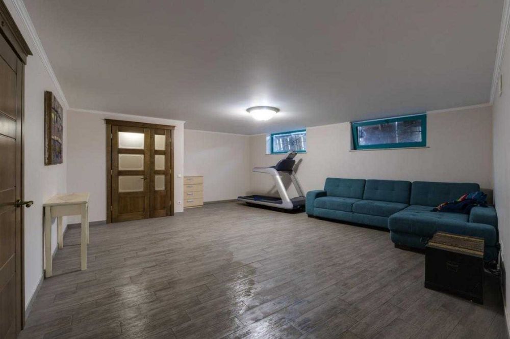 Продаж затишного маєтку в центрі Києва.