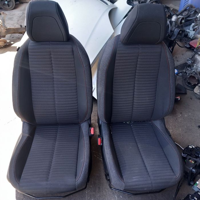 Bancos da frente Peugeot 208 ano 2022