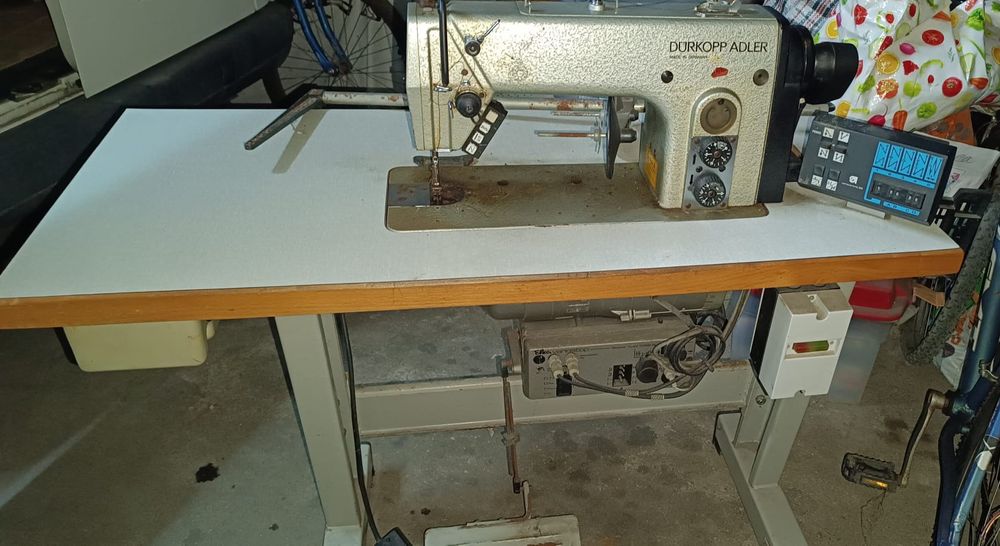 Máquina de costura Durkopp Adler