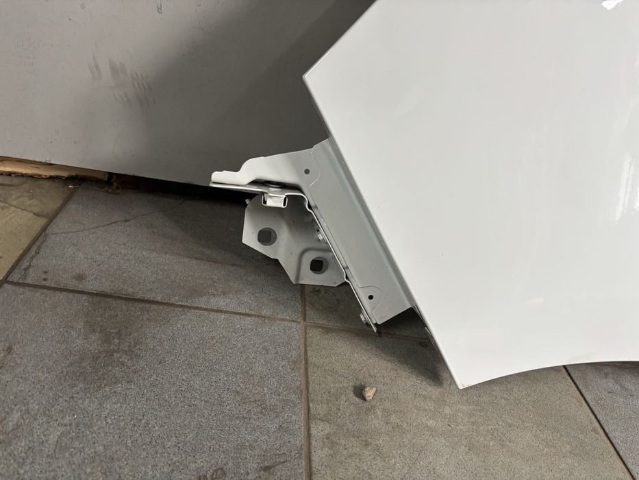 Błotnik lewy Renault Trafic III lift, IV, z mocowaniem