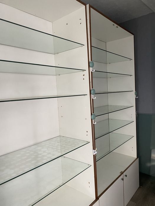 Стелажі 4 шт.