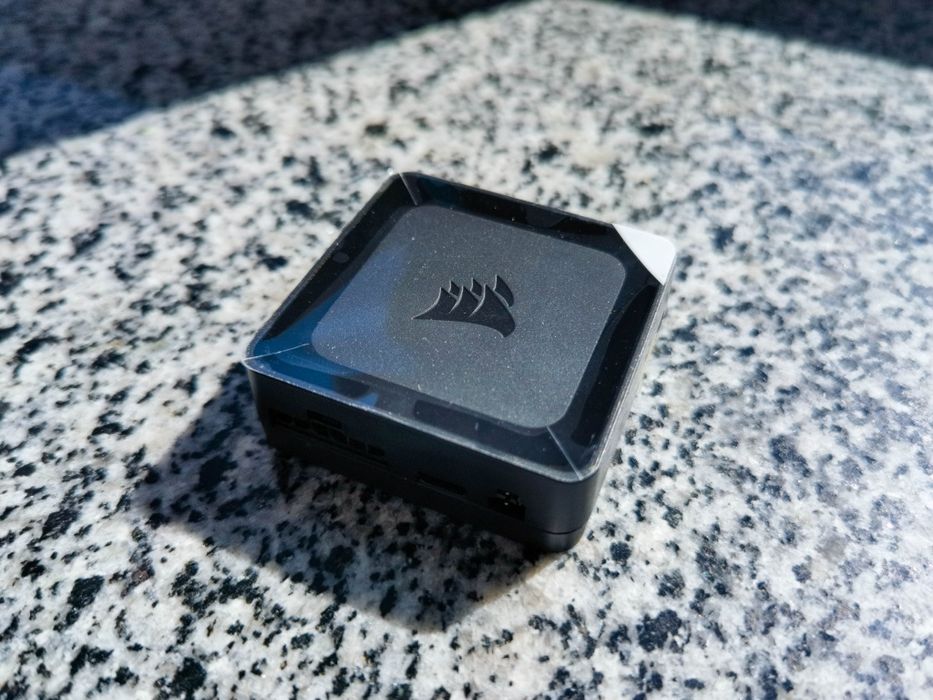 Интеллектуальный контроллер Corsair iCue LINK System Hub