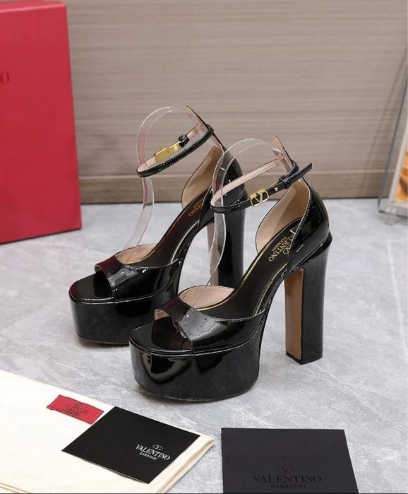 Босоніжки valentino