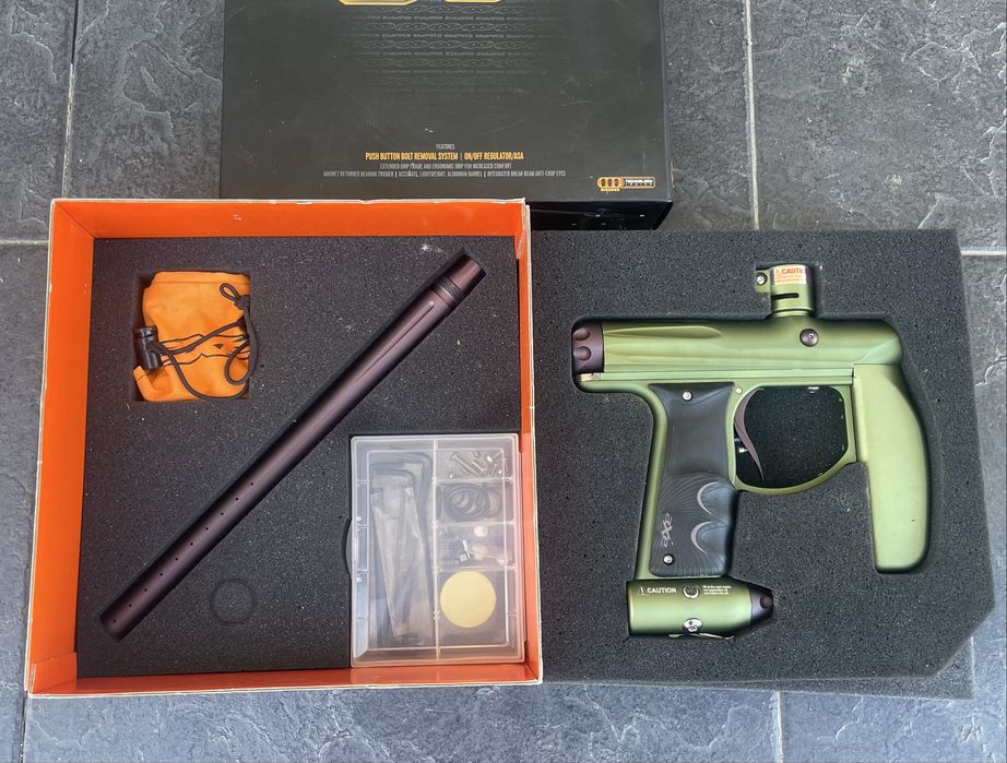 Paintball Empire Axe, rotor Dye, cano Freak com inserts e mais