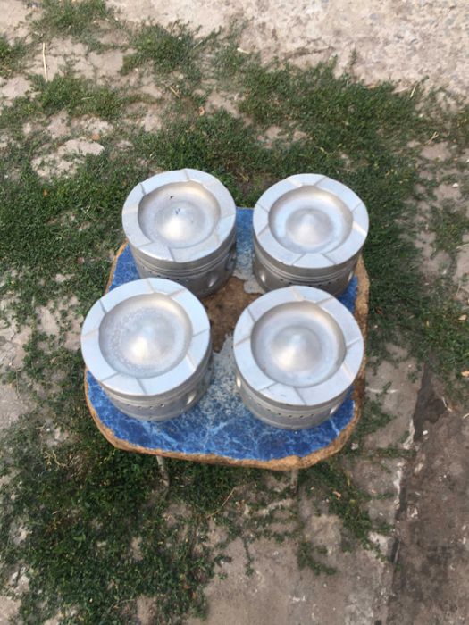 Поршня поршень двигателя 1д6 1д12 д6 д12 утд поезда танковые  судна