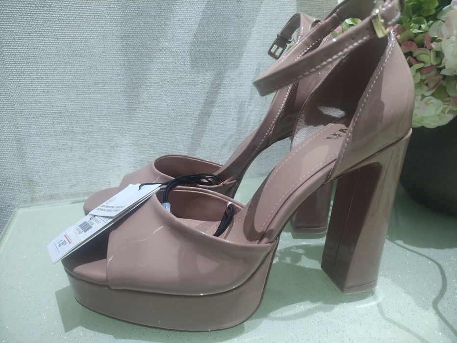 sandálias zara novas