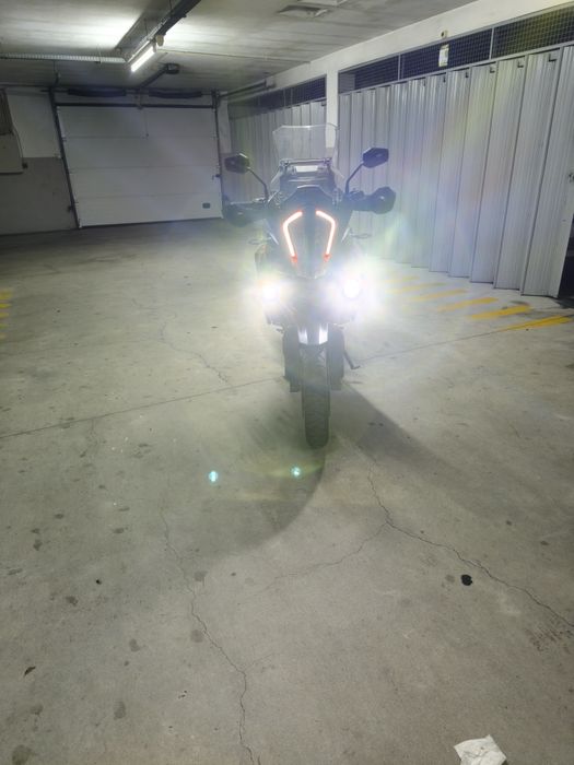 KTM 1290 ADVENTURE-S

Conta com cerca de 98mil kms, podem acha