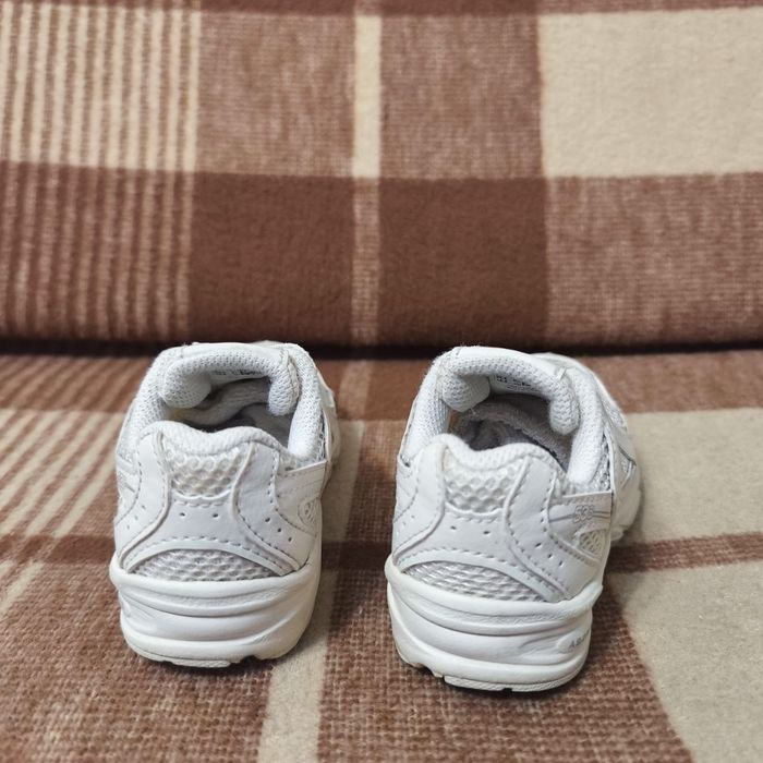 Оригінальні дитячі кросівки New balance 530 на резинках