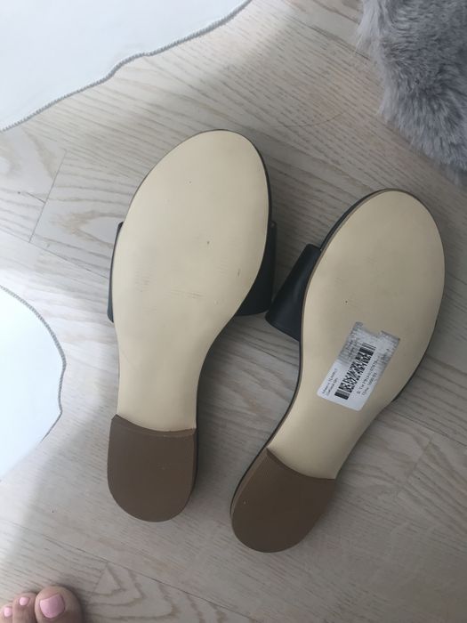 Босоножки, шлепки. Кожа