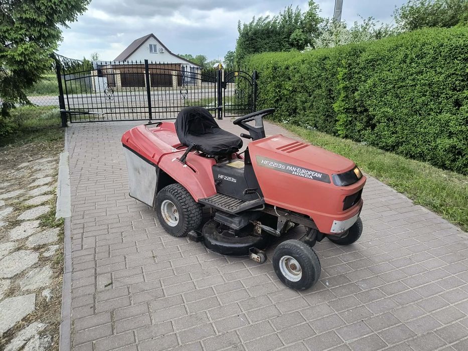 Kosiarka traktorek Honda HF 2213 S z koszem