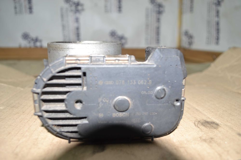 Дросельна заслонка Audi A4, Skoda SuperB, VW Passat B5 2.4B 078133062B