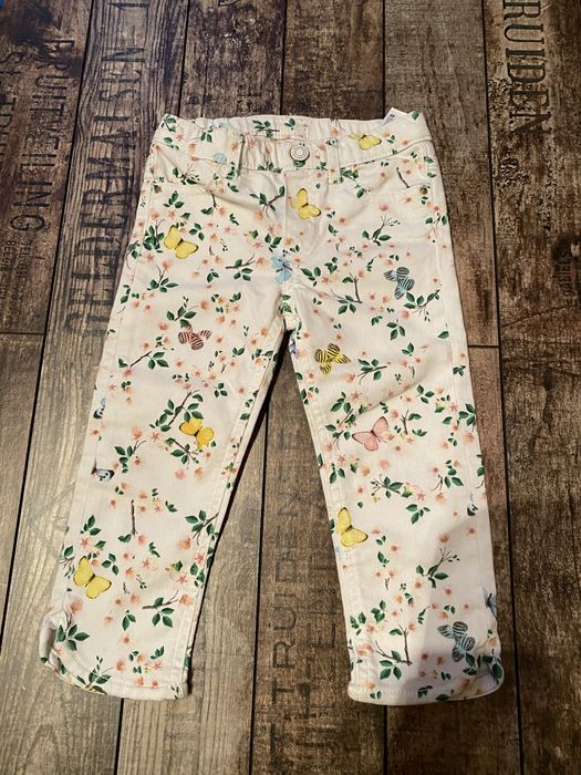 Jeansy w kwiatki motylki 104 H&M
