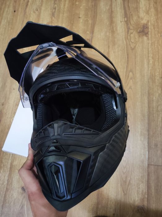 Capacete LS2 explorer carbon