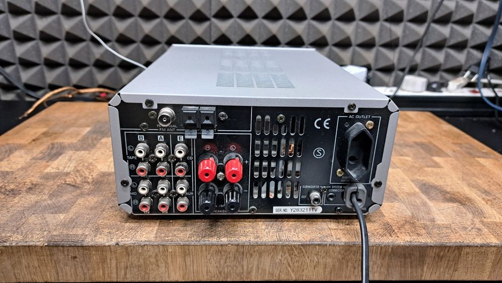 Amplituner Yamaha RX-E200 PIANO