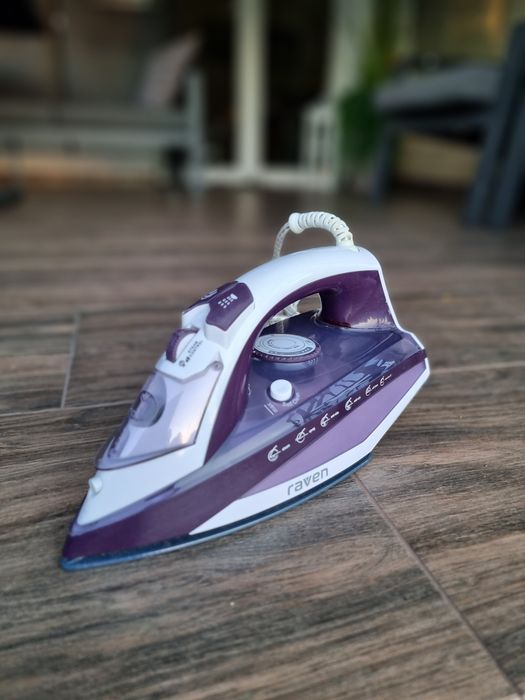 Żelazko parowe Raven EZ005X 2600W | Ceramiczna stopa | Stan bardzo dobry