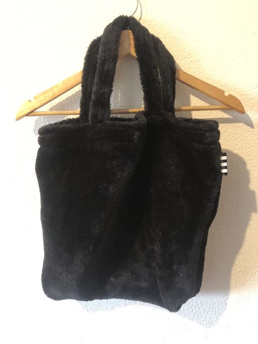 Estola caschecol com saco em pêlo preto