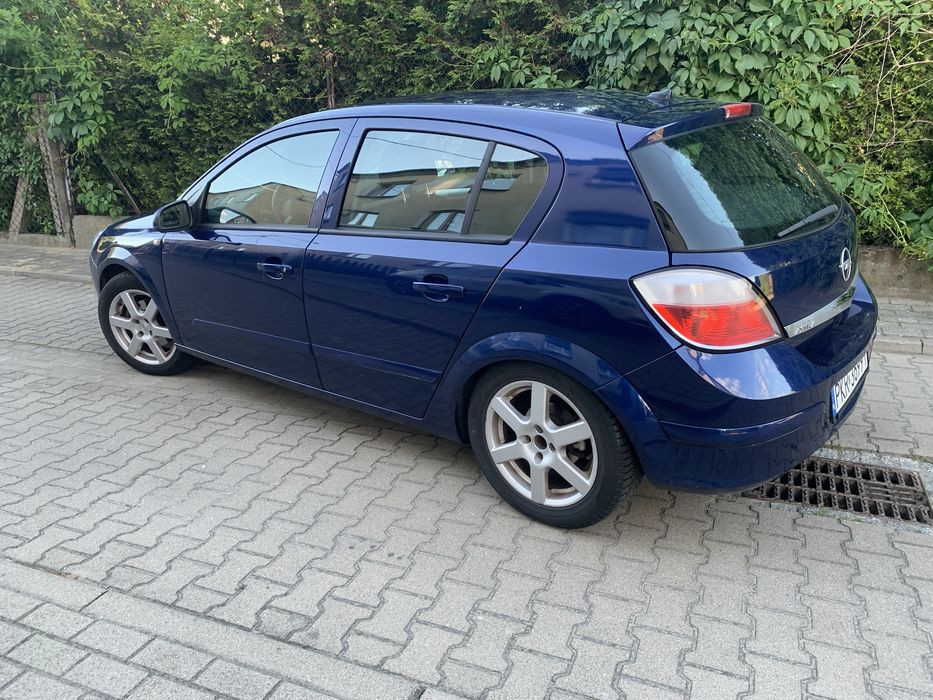 Astra h 2006 rok benzyna