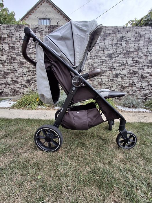Всесезонна прогулянкова коляска Baby Design Look (польського виробництва).