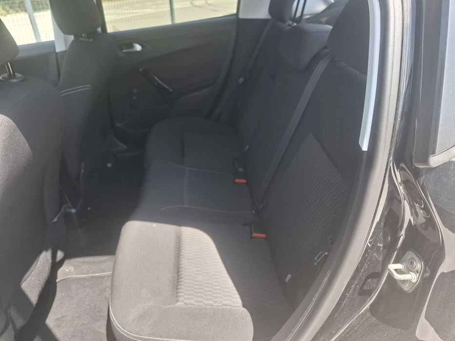 Peugeot 208 style 1.6hdi