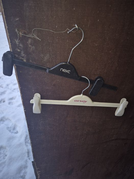 Wieszaki klamrowe spodniowe spódnicowe spodnie żabki