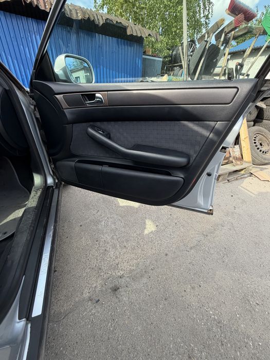 Boczki Audi A6 C5 kombi Tapicerka A6C5 przód tył lewe prawe