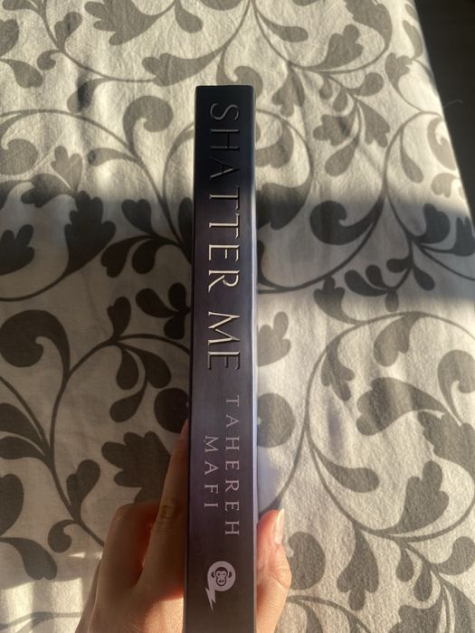 Shatter me livro