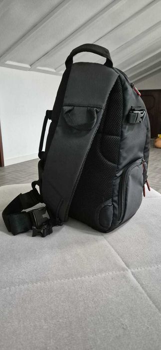 Mochila Case Logic DCB-308 SLR Camera Sling (Black)