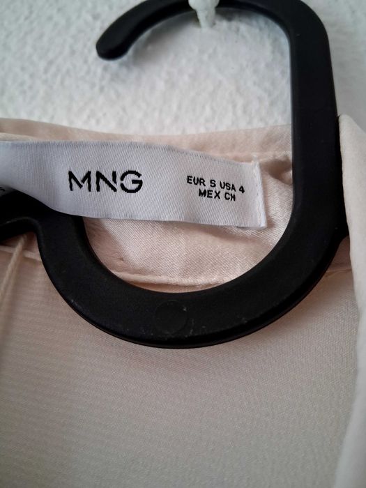 Calça Breskha,com camisola Mango.