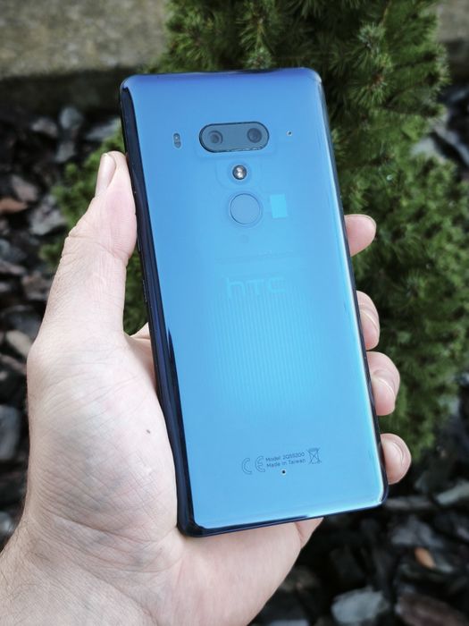 HTC U12+ 6/64 ГБ Translucent Blue — стильний смартфон