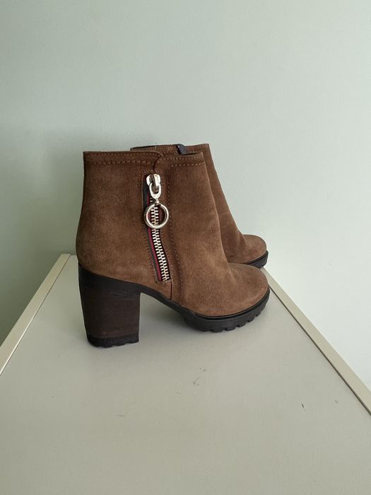 Botas em pele - tamanho 38 (usadas 1 vez)