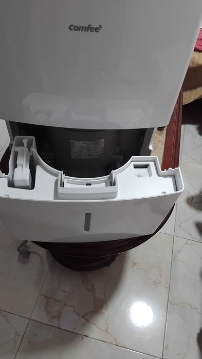 Vendo desumidificador com depósito de 4 litros .