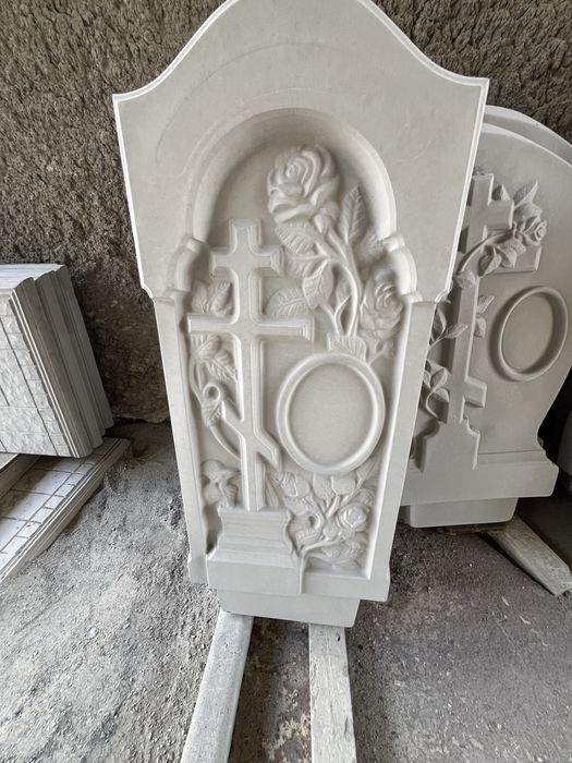 Оградки, памятники