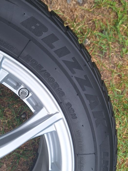 Зимовий Bridgestone 205 60 16 протектор 90%