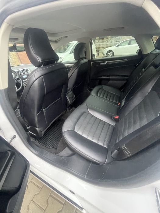 Сдам в аренду Ford Fusion Hybrid 18г.