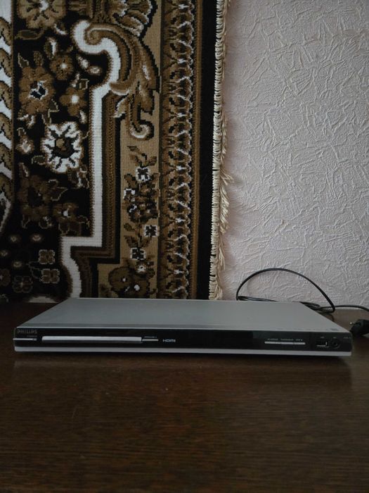 Philips DVP5986K с караоке, диски в подарок-1500гр.