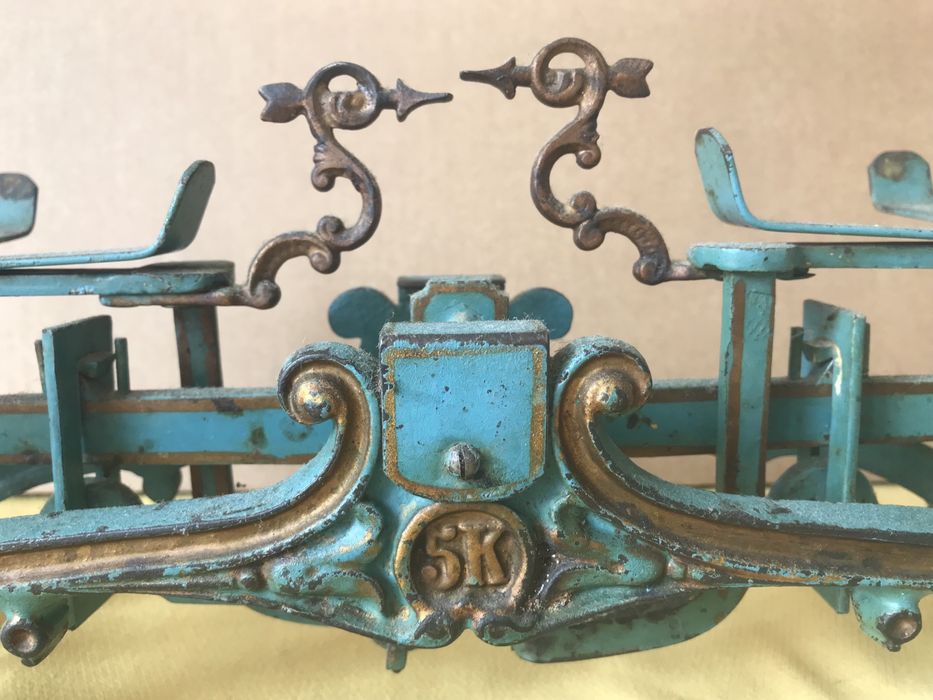 Stara żeliwna zabytkowa waga szalkowa