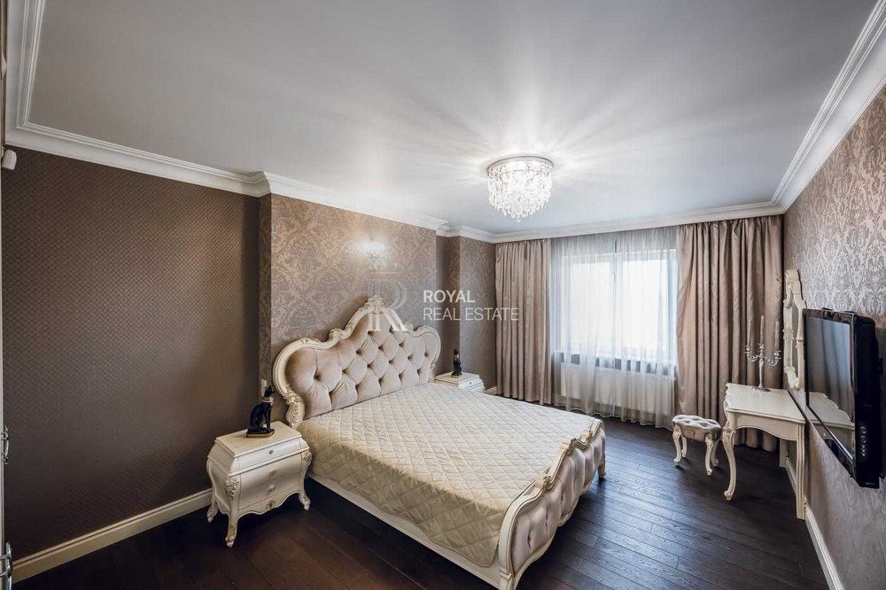 Продаж 3-кімнатної квартири Київ ЖК Космополітен 117 м² 9 поверх преміальний ремонт меблі з масиву дерева паркетна дошка охорона