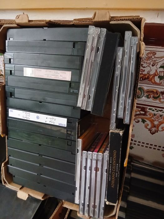 Vende se cartuxos cds discos de vinil e cassetes