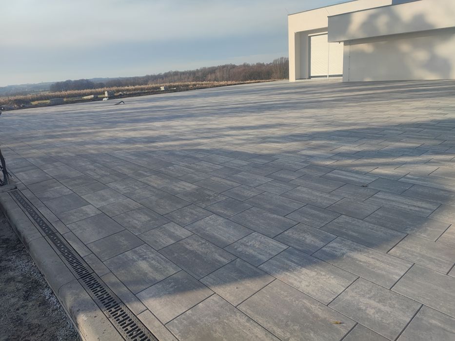 Układanie kostki brukowej