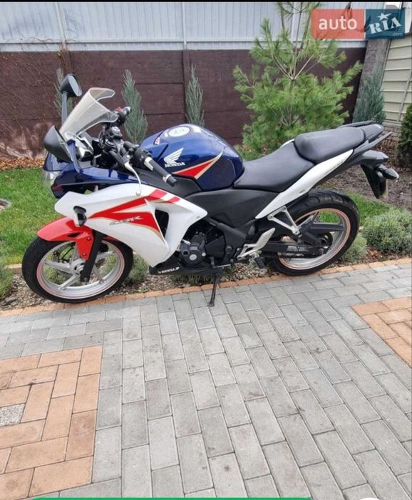 Мотоцикл Honda cbr250r 2011 года