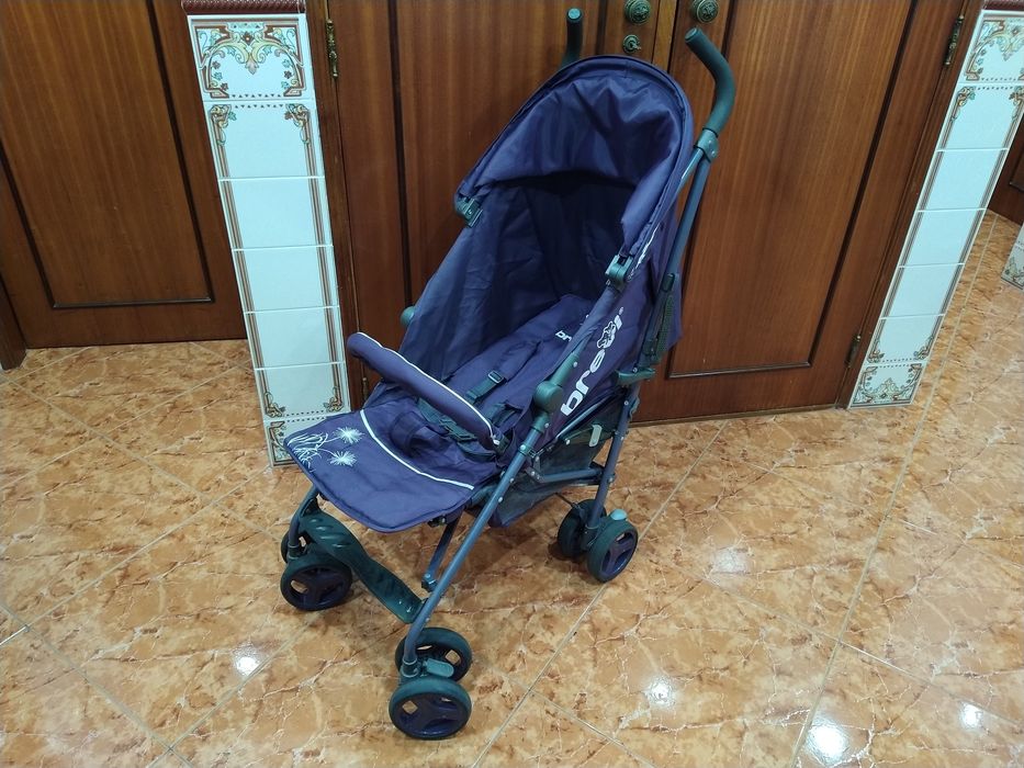 Carrinho bengala para bebé criança casa quarto apartamento vivenda.