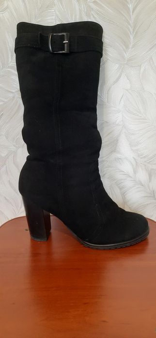 Продам зимові чоботи