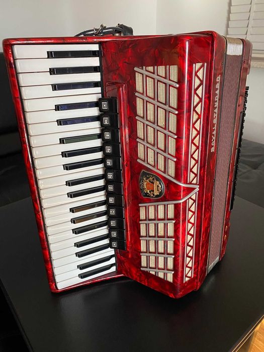 Akordeon Royal Standard Montana 120 basów - B. DOBRY STAN !!!