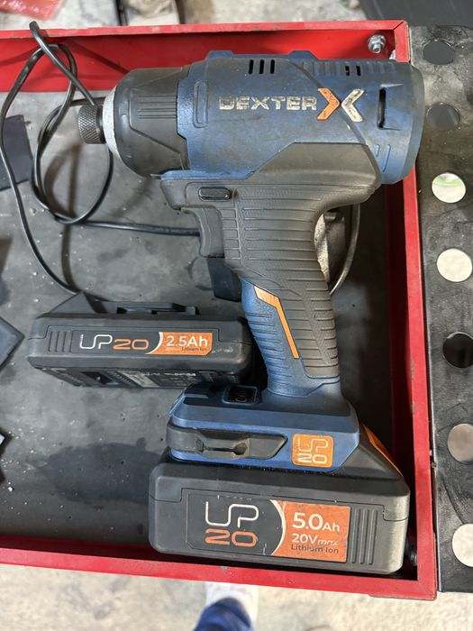 Aparafusadora de Impacto DEXTER UP20 20V + 2 Baterias+ Carregador