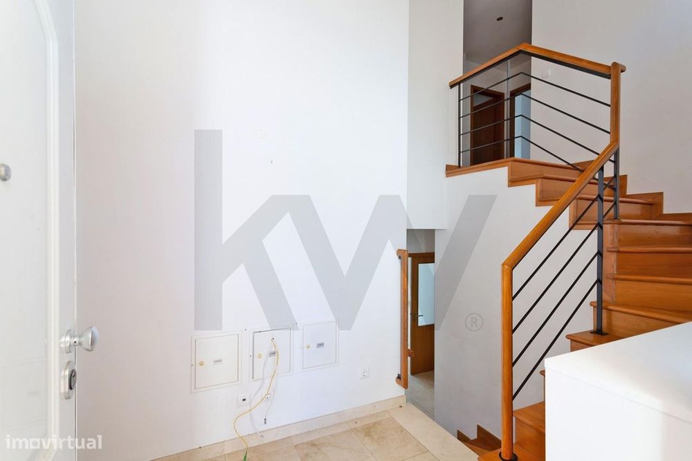 Moradia T4+2 com Jardim e Piscina para Arrendamento, junto ao Oeiras G