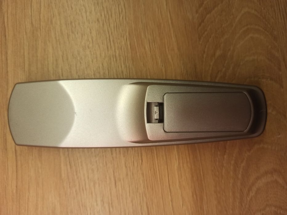 Oryginalny PILOT SHARP DVD Video Player RC2530SC.