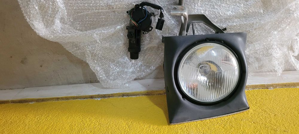 Farol lado Direito com motor MX5 Na