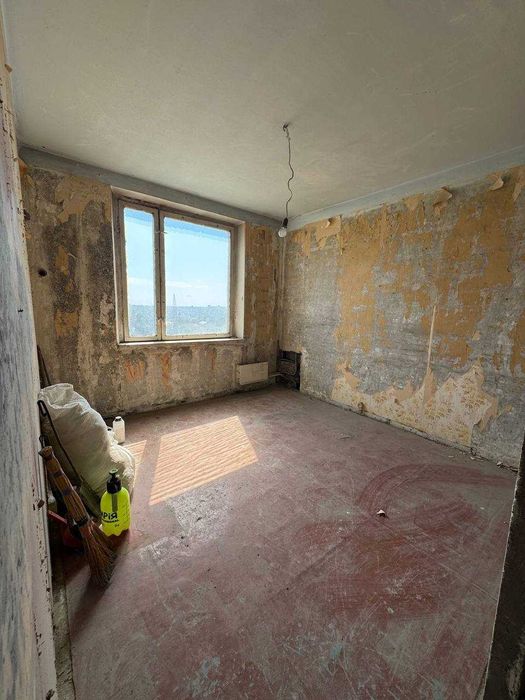 Продам велику 2-кімнатну квартиру під ремонт вул. Салтівське шосе 240а