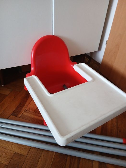 Krzesełko do karmienia z blatem Ikea czerwone